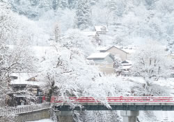 「飛騨の積雪に、地震に負けない家」