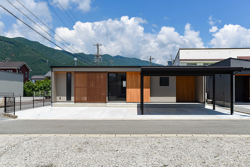 「木を魅せる平屋の家」