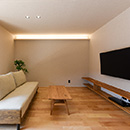 「内に開く家」