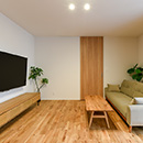 「白と木の家」